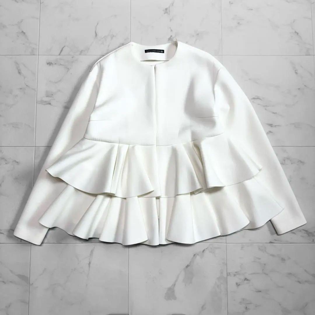 ツルバイマリコオイカワ ティアード ノーカラージャケット ホワイト ペプラム