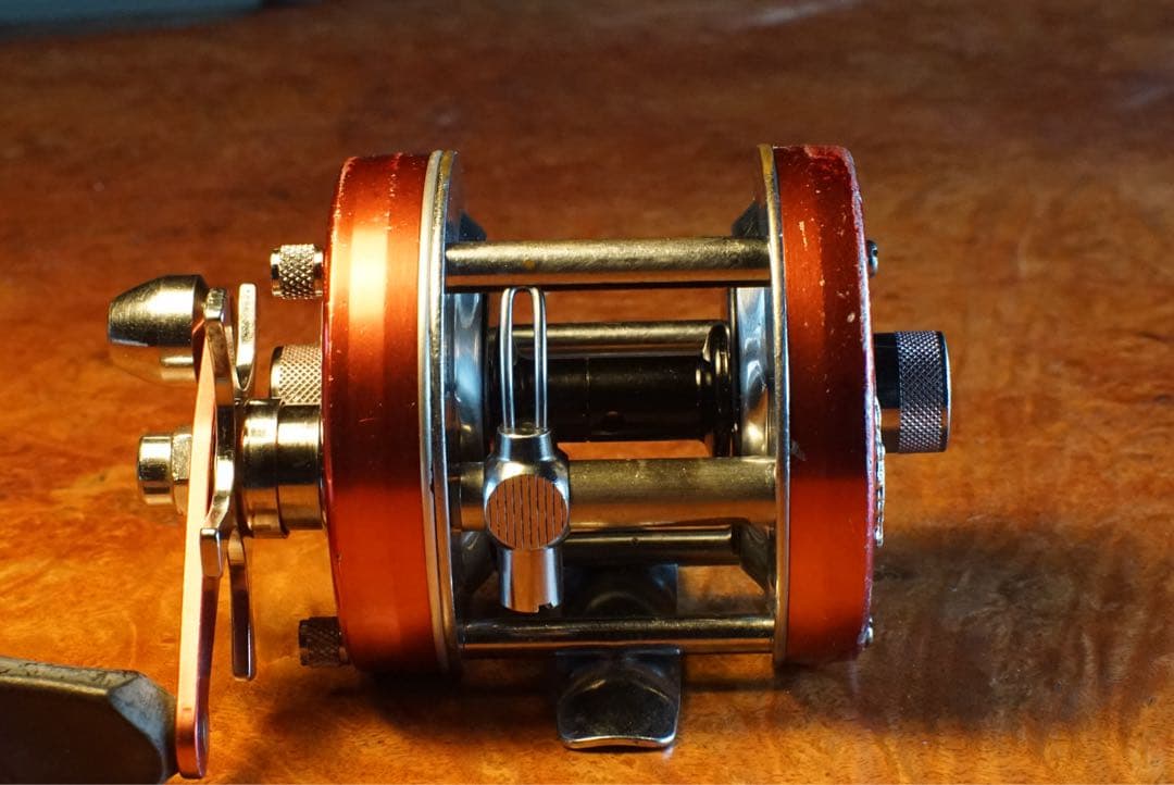 ABU アンバサダー 5500 メンテ済 フレーム修正済 チェリーレッド