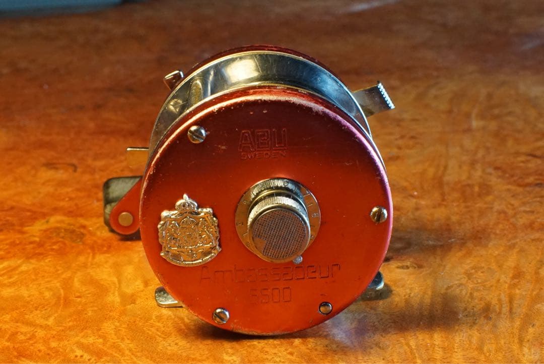 ABU アンバサダー 5500 メンテ済 フレーム修正済 チェリーレッド