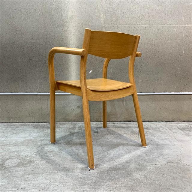 無印良品オーク材ダイニングアームチェア