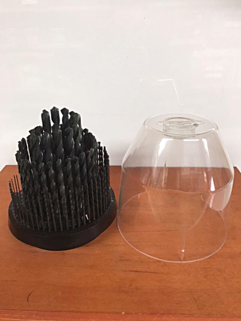 日本製ドリル100本セット回転ケース付 日本価格156000円→特価48000円