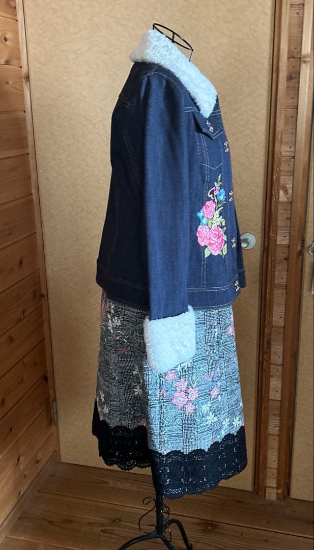 極美品⭐︎スーパービューティー　花柄刺繍デニムジャケット 40サイズ