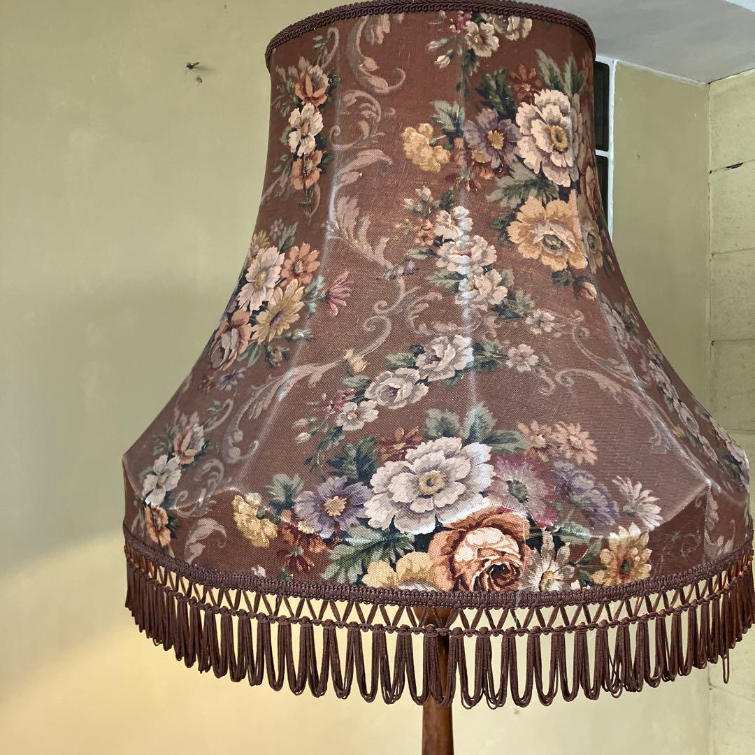 クラシックスタイル 木製フロアランプアンティーク　薔薇　ヴィンテージイケダ製作所