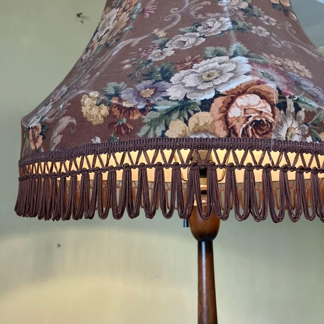 クラシックスタイル 木製フロアランプアンティーク　薔薇　ヴィンテージイケダ製作所