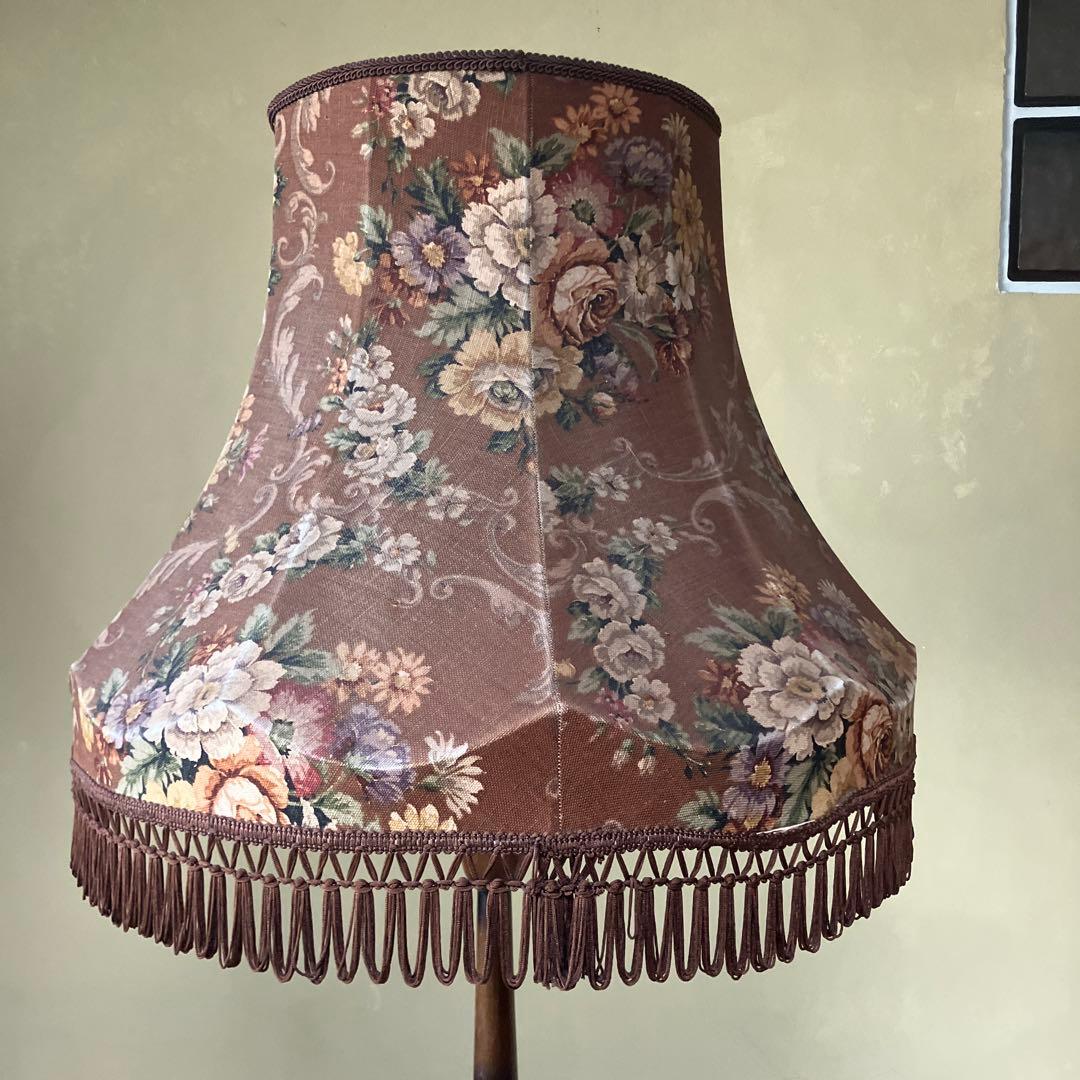 クラシックスタイル 木製フロアランプアンティーク　薔薇　ヴィンテージイケダ製作所