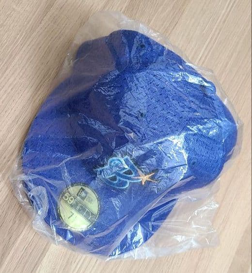 横浜DeNAベイスターズ 伊勢大夢選手 キャップ 59.6cm 新品 サイン入り