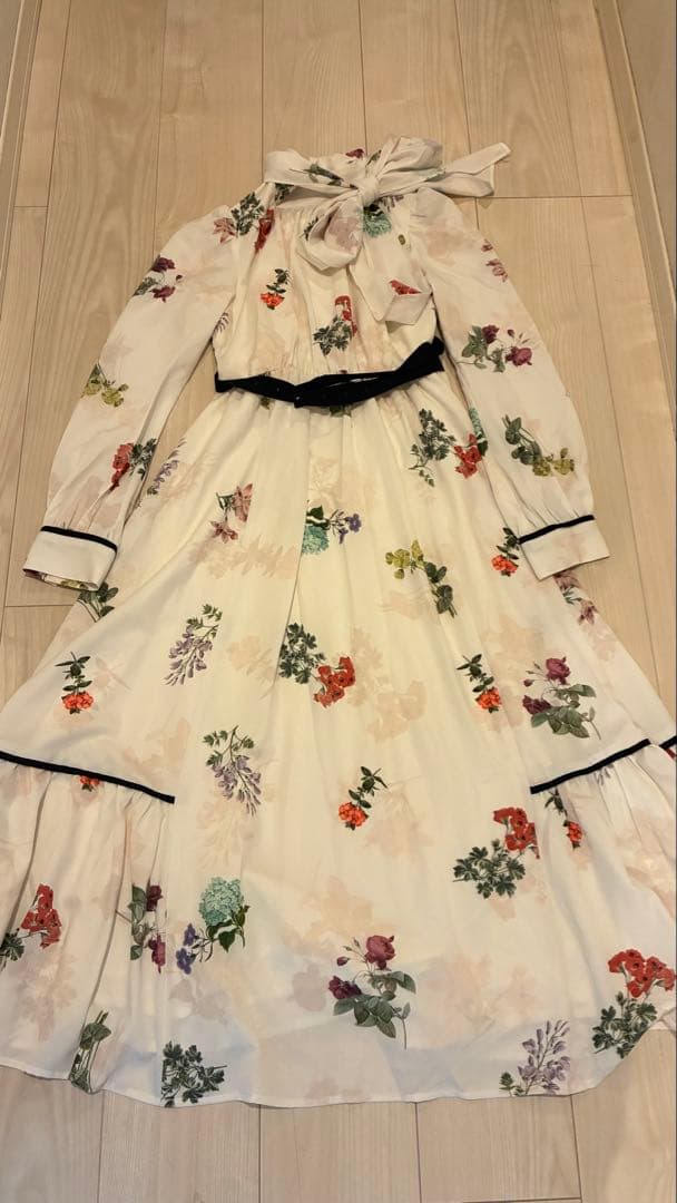 アンド クチュール クラシックフラワーワンピース ホワイト