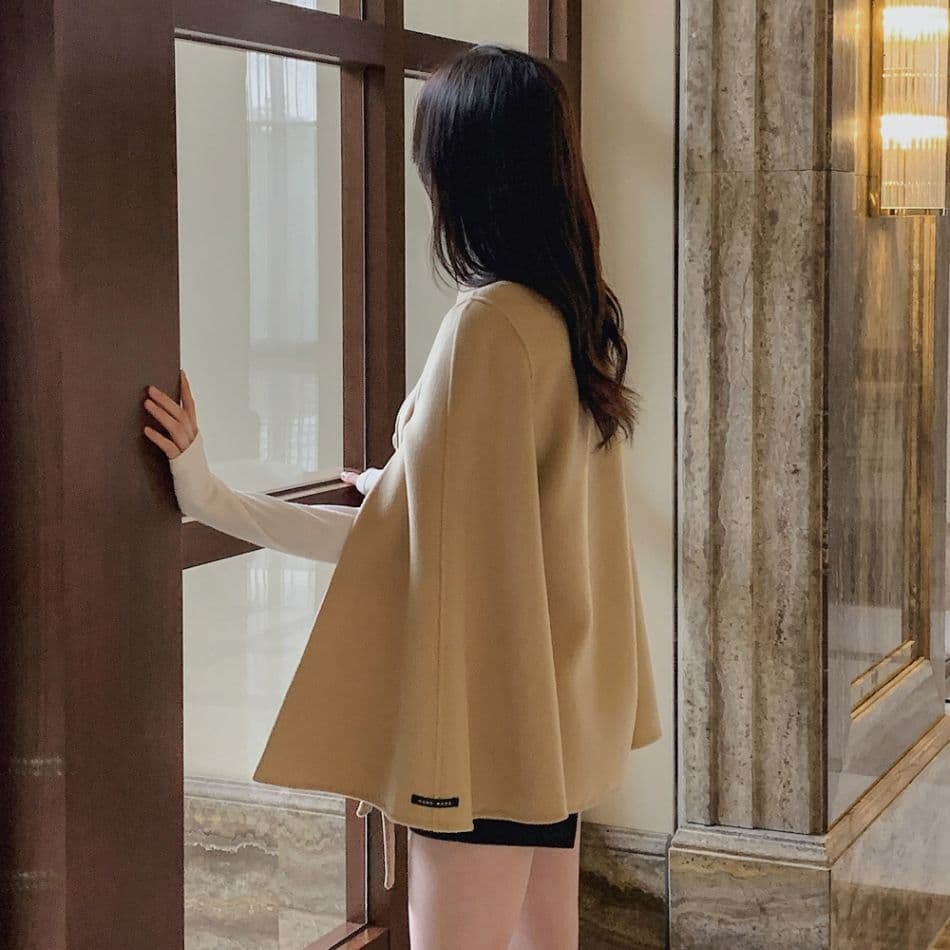 【新品タグ付き】サイドボタンハンドメイドケープジャケット ベージュ