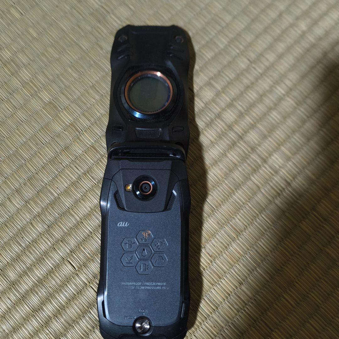 は*る様 GzOne TYPE-X 折りたたみ式携帯電話 本体