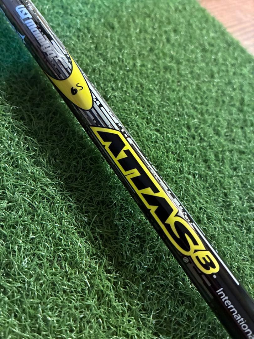 グリップ新品⭐️ATTAS 3⭐️テーラーメイド　ドライバー用シャフトシャフト