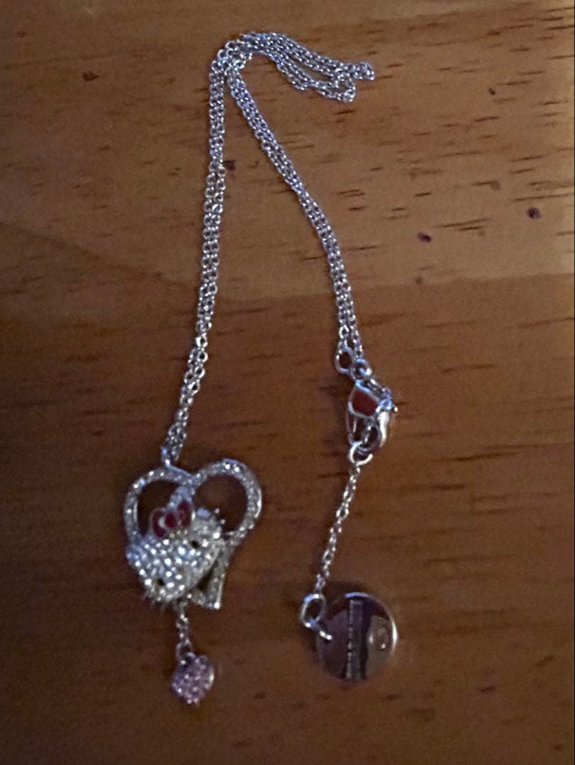 キティSwarovski ハート型クリスタルネックレス