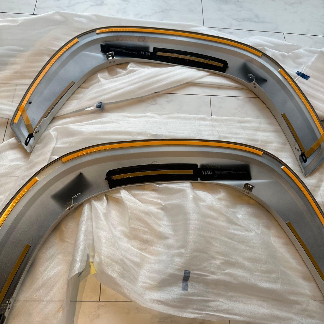 カローラクロス フロントフェンダー リア モデリスタ 新品未使用 白