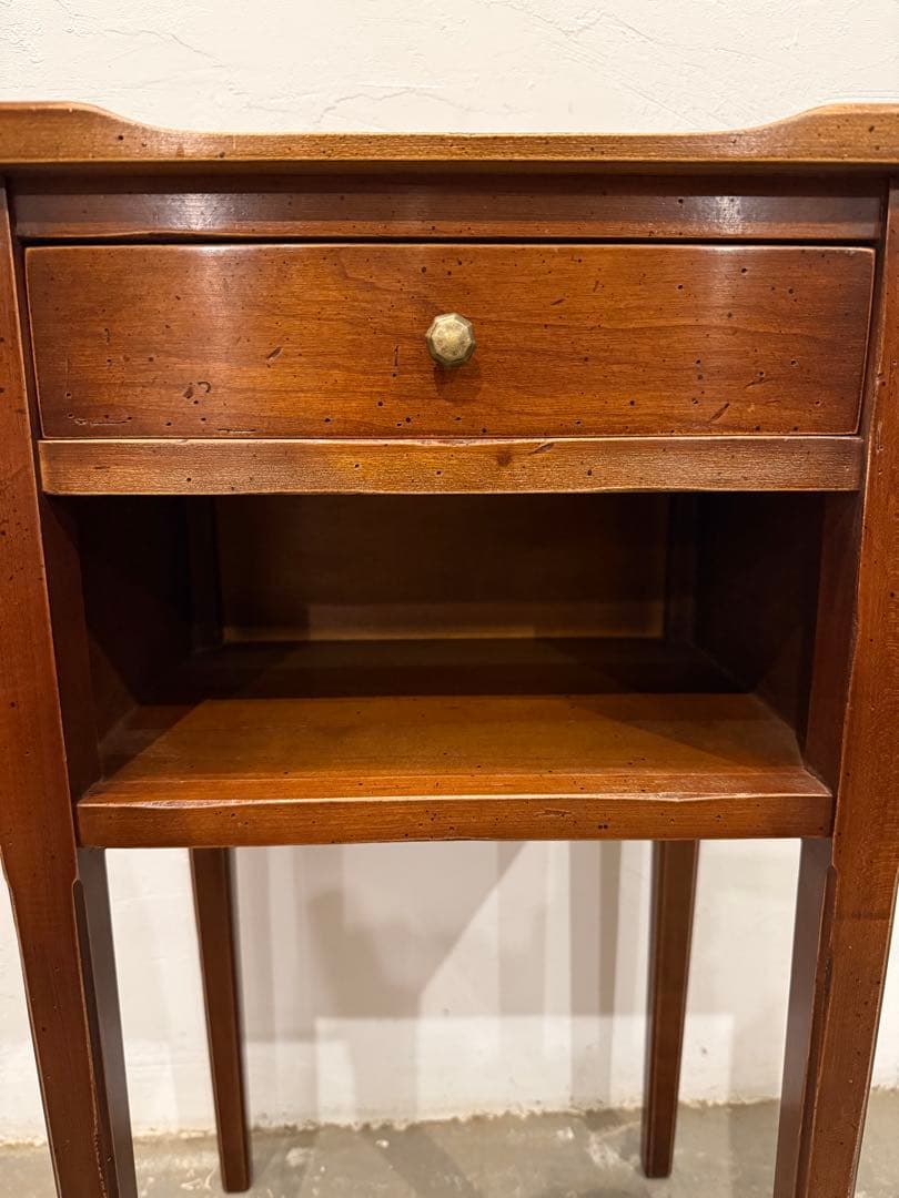 フランス　木製サイドテーブル　ベッドサイドテーブル