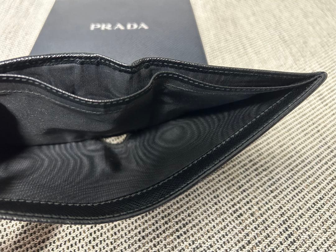 PRADA SAFFIANO TRIANG 二つ折り財布 サフィアーノレザー