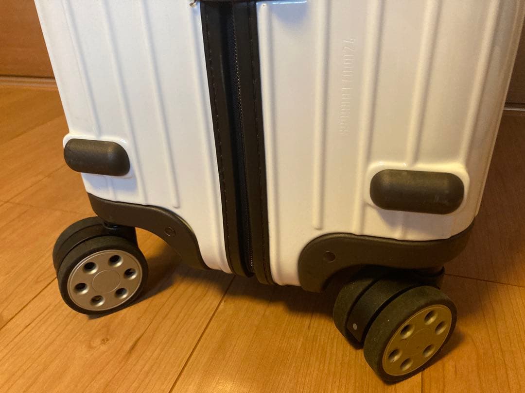 美品　リモワ　82L ハワイ限定ホワイト　RIMOWA　サルサデラックス　4輪