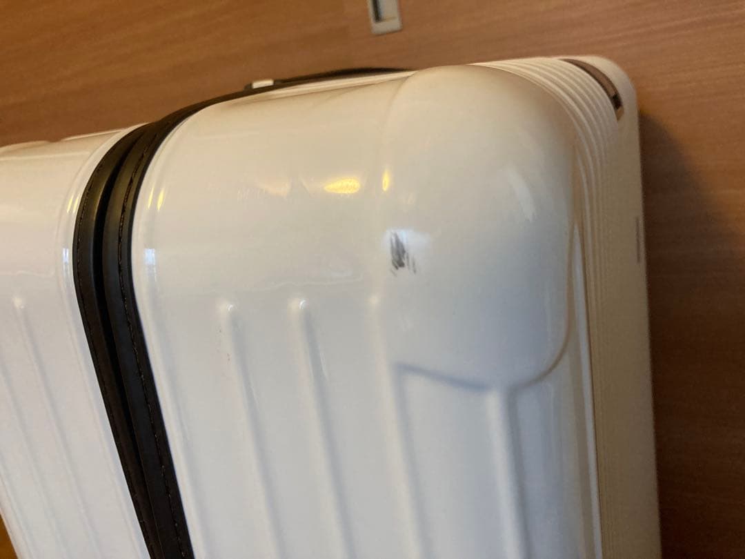 美品　リモワ　82L ハワイ限定ホワイト　RIMOWA　サルサデラックス　4輪