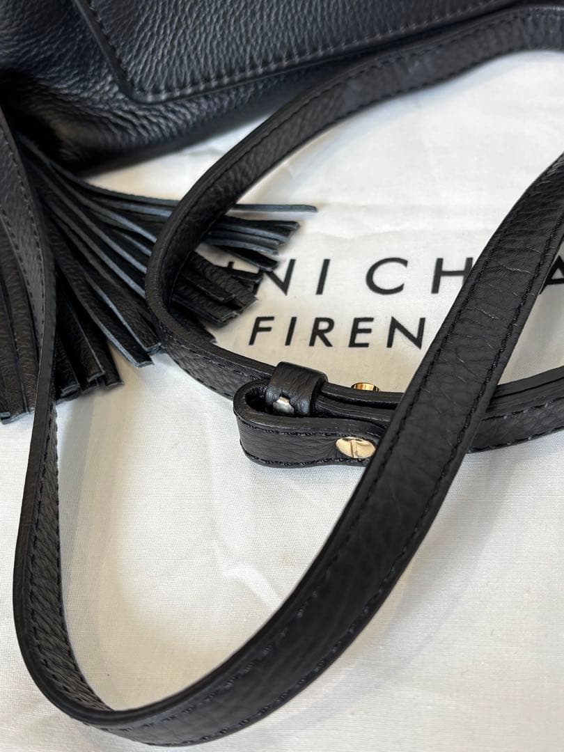 GIANNI CHIARINI 新品同様 ブラックレザーのショルダーバッグ