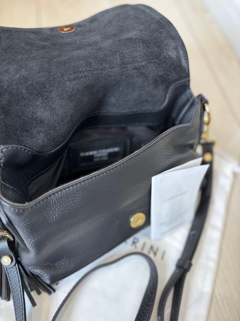 GIANNI CHIARINI 新品同様 ブラックレザーのショルダーバッグ