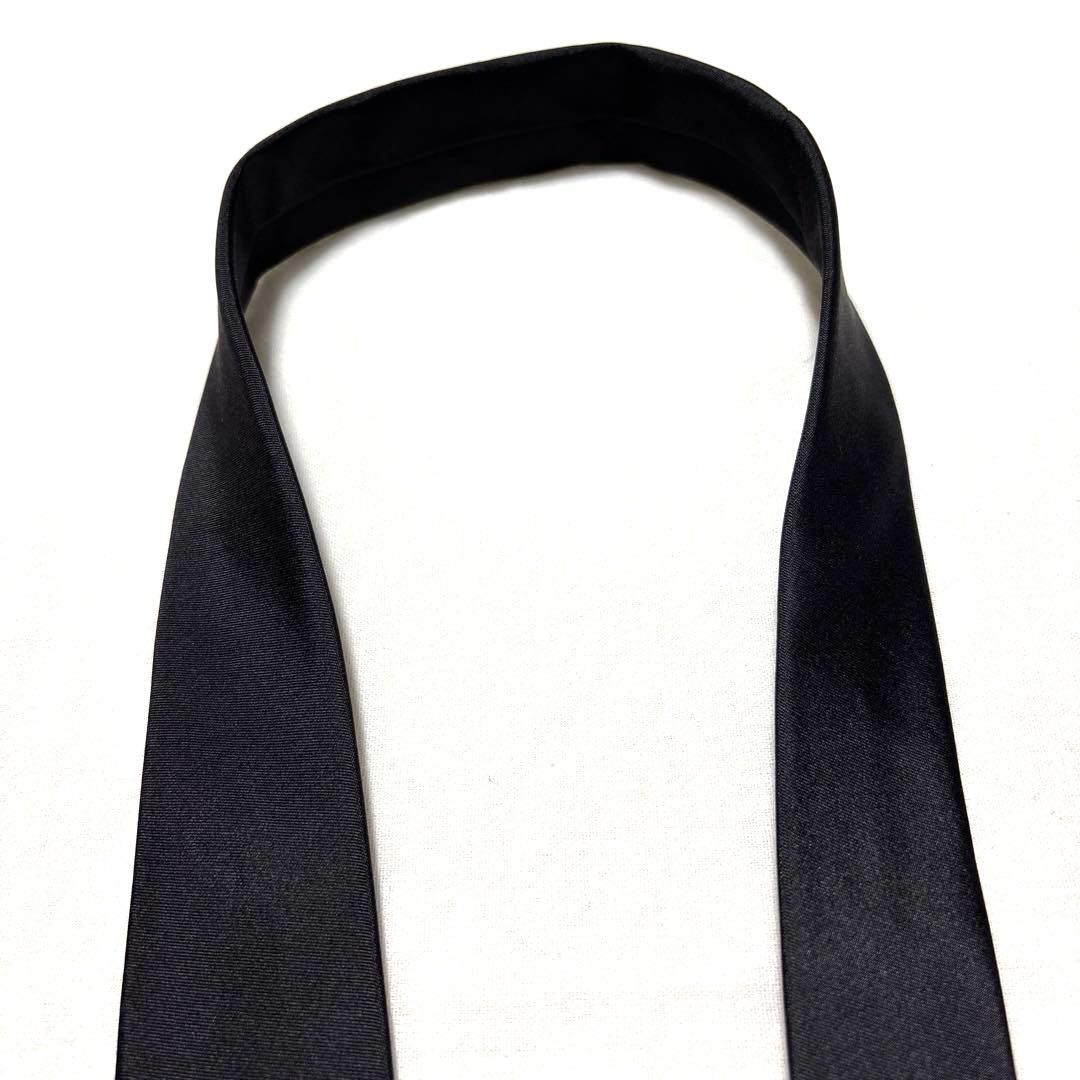 極美品　GUCCI グッチ　ネクタイ　ブラック　無地　ロゴ　シェリーライン　光沢