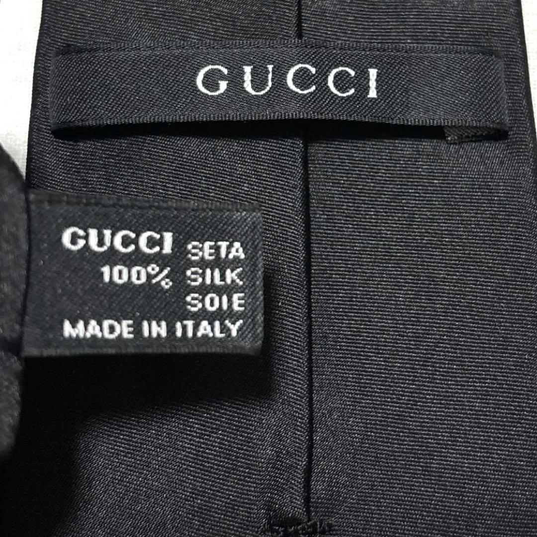 極美品　GUCCI グッチ　ネクタイ　ブラック　無地　ロゴ　シェリーライン　光沢