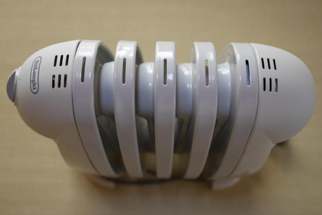 （イタリア）デロンギ　オイルヒーター（ミニタイプ）型式 TRN0505JS