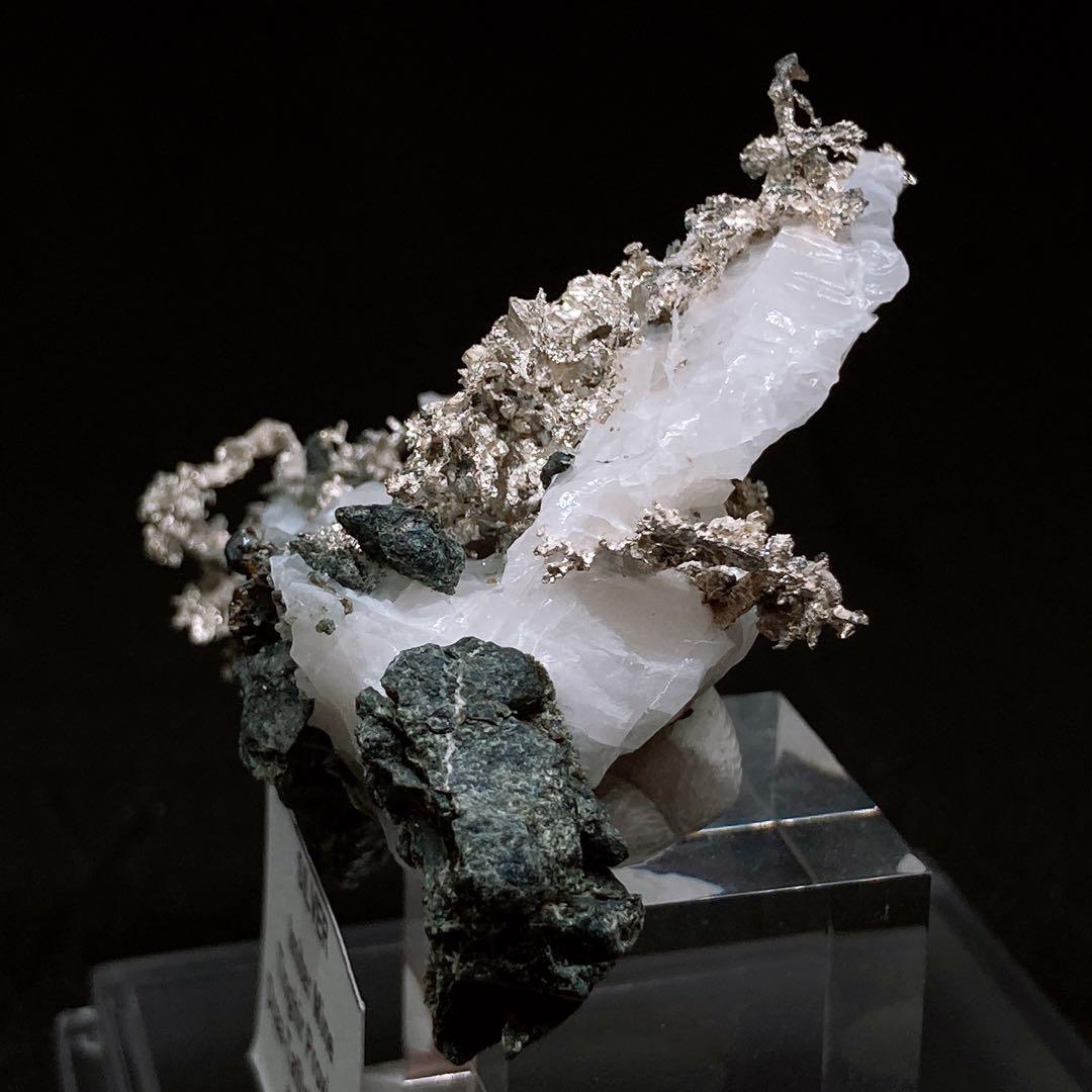 メ*ー様 シルバー　自然銀　原石　鉱物標本　247