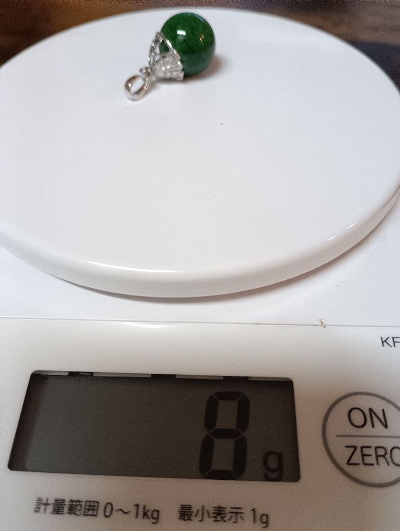 K18WG緑色ストーンのペンダントとPT900スタッドピアスセット