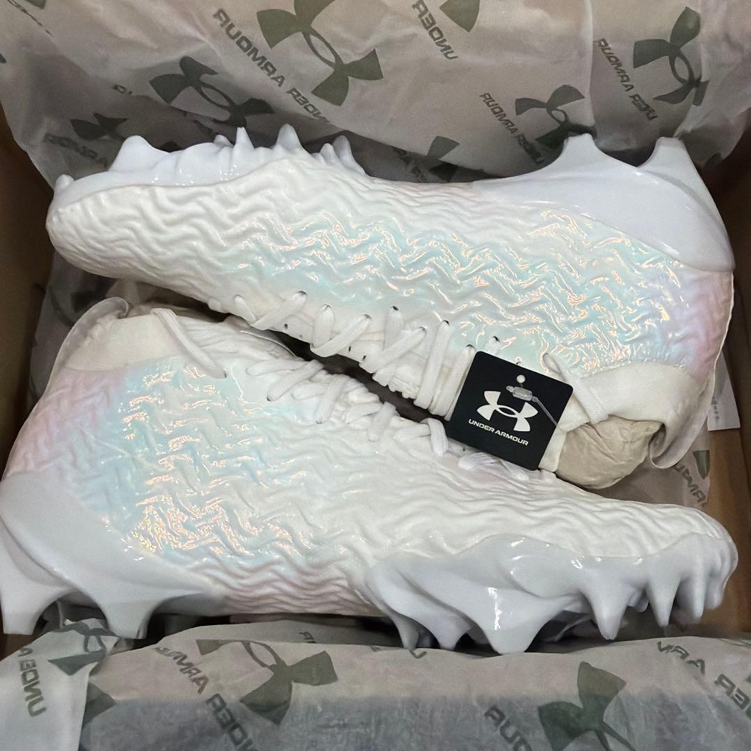 Under Armour ホワイト スパイク 新品タグ付き　28cm