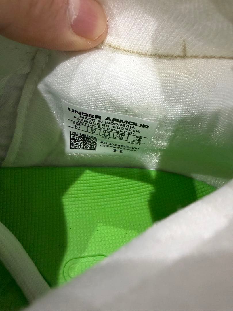 Under Armour ホワイト スパイク 新品タグ付き　28cm