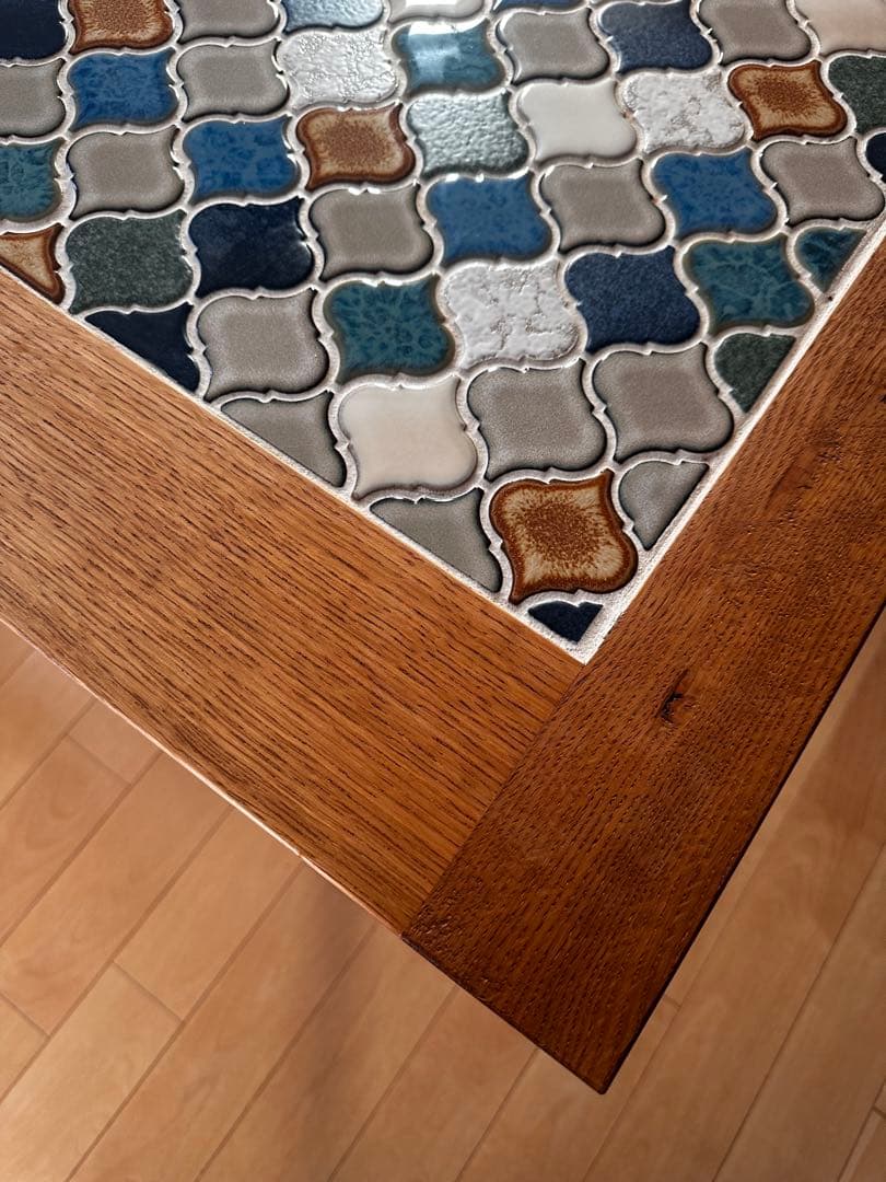 タイル模様 カフェ風テーブル