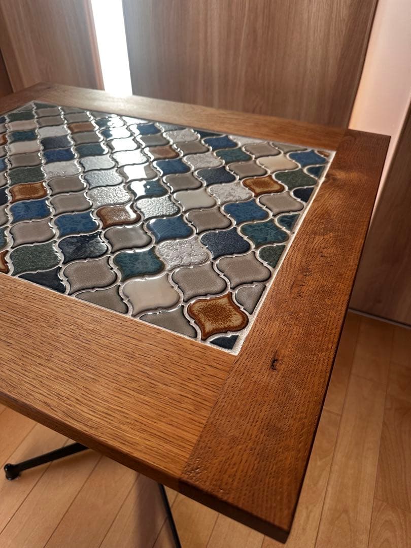 タイル模様 カフェ風テーブル