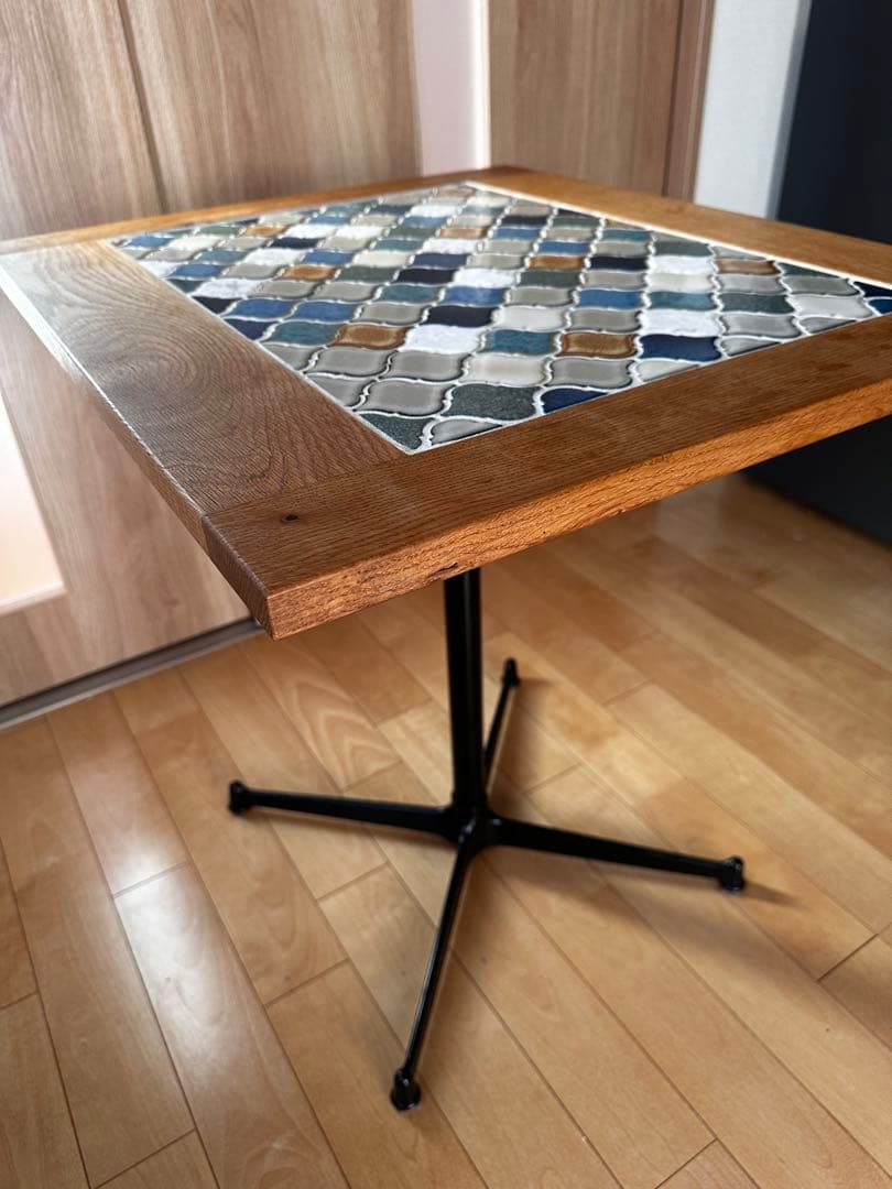 タイル模様 カフェ風テーブル