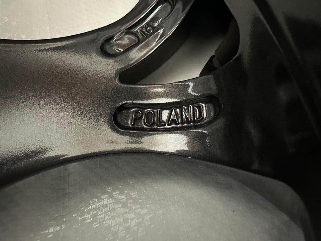 【4本購入必須】アルファロメオジュリエッタ18インチ純正アルミホイール(1/4)