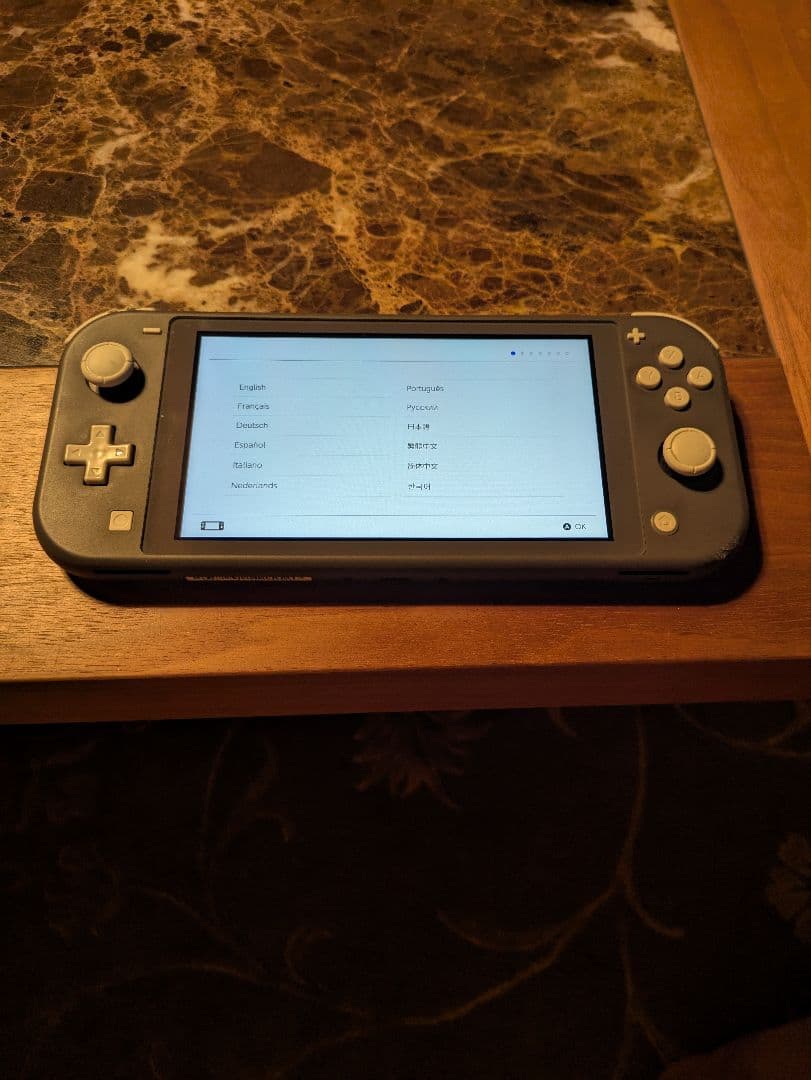 任天堂　スイッチ　ライト