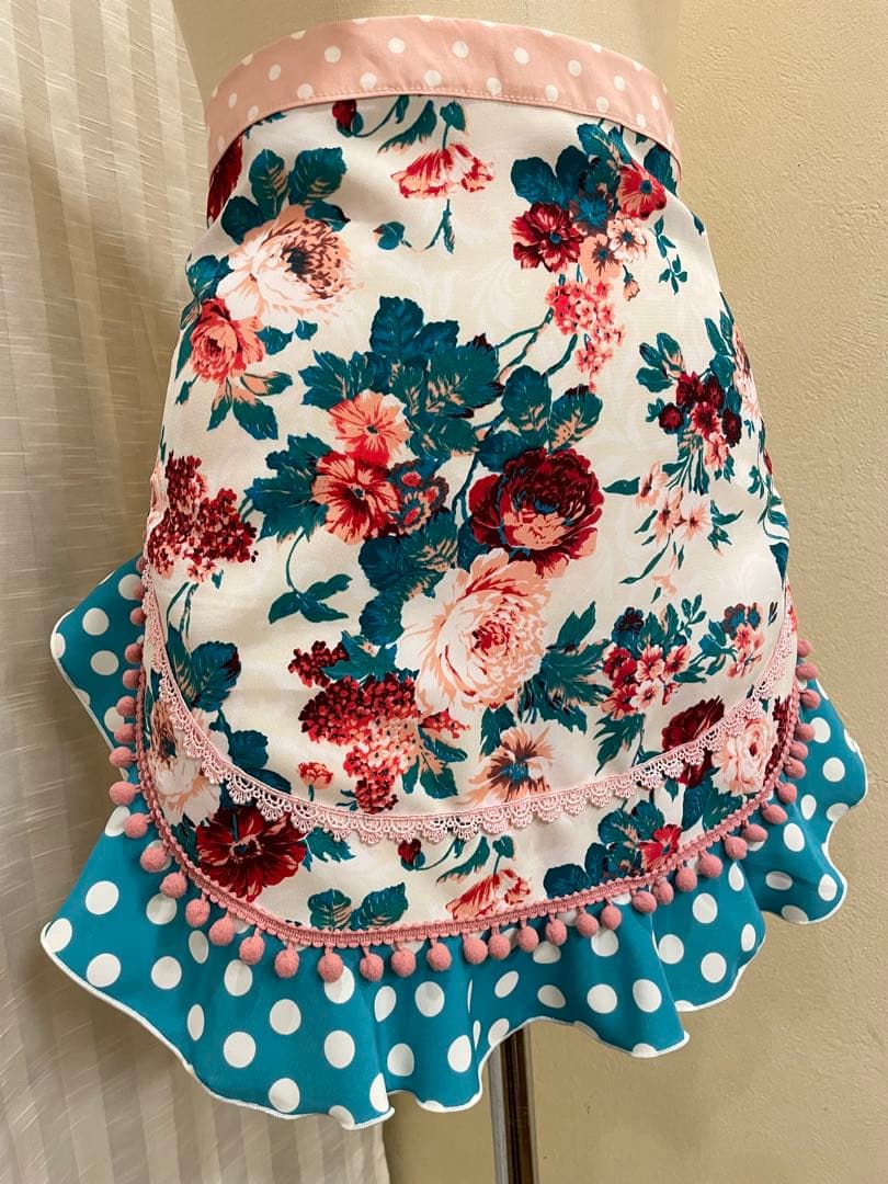 ZOO　赤オレンジバラ柄エプロン　ターコイズ水玉　ピンクポンポン