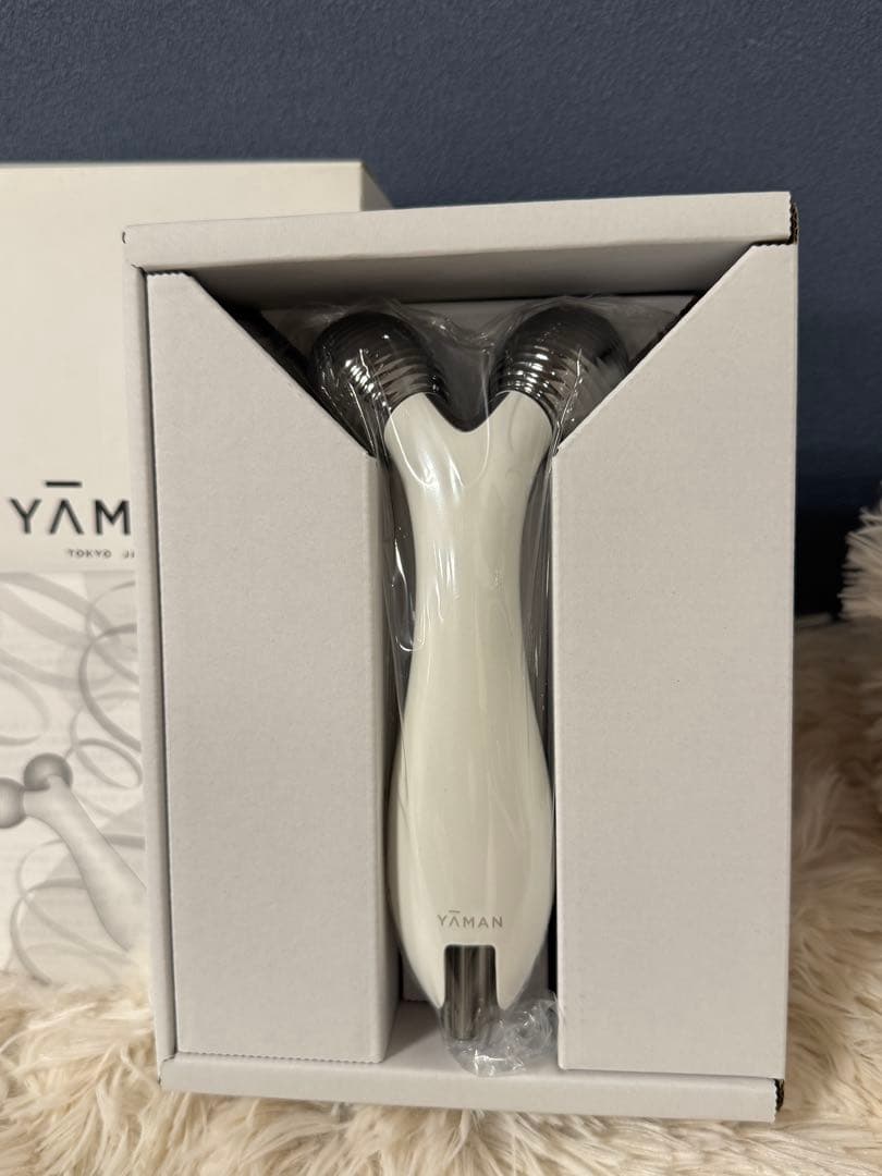 新品　ヤーマンYA-MAN 美顔ローラー 美顔器 WAVY EP-15W