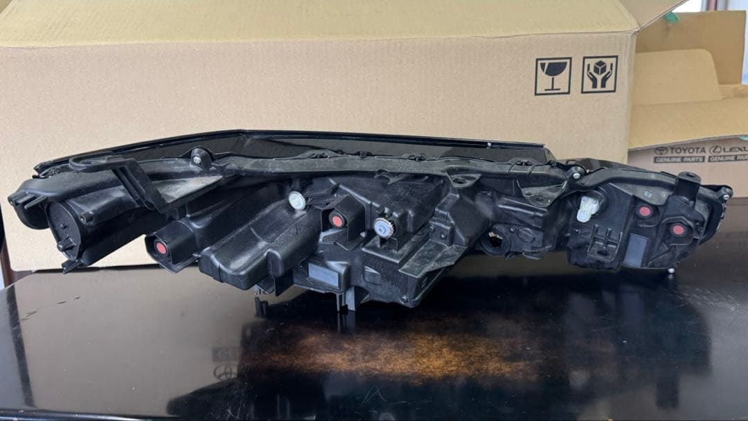 60プリウス ZVW60 ヘッドライト 左