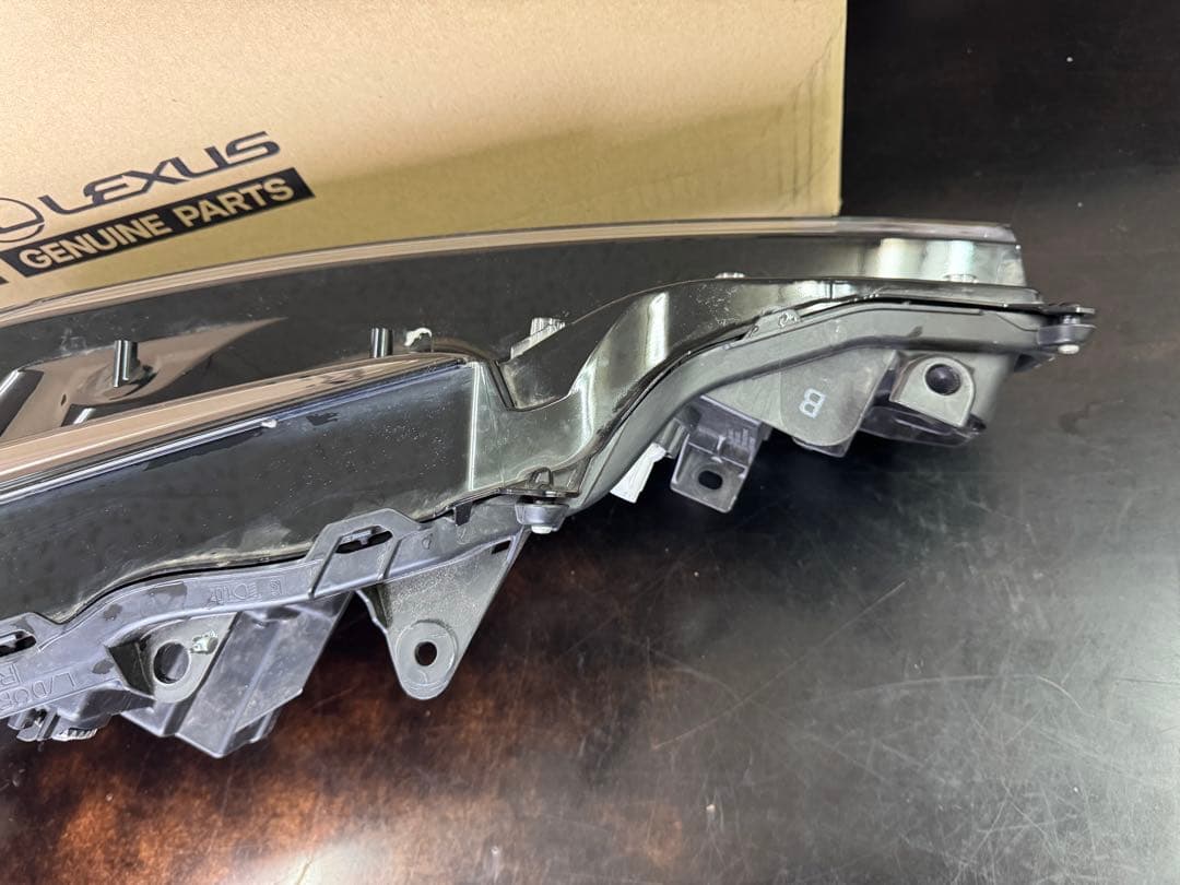 60プリウス ZVW60 ヘッドライト 左