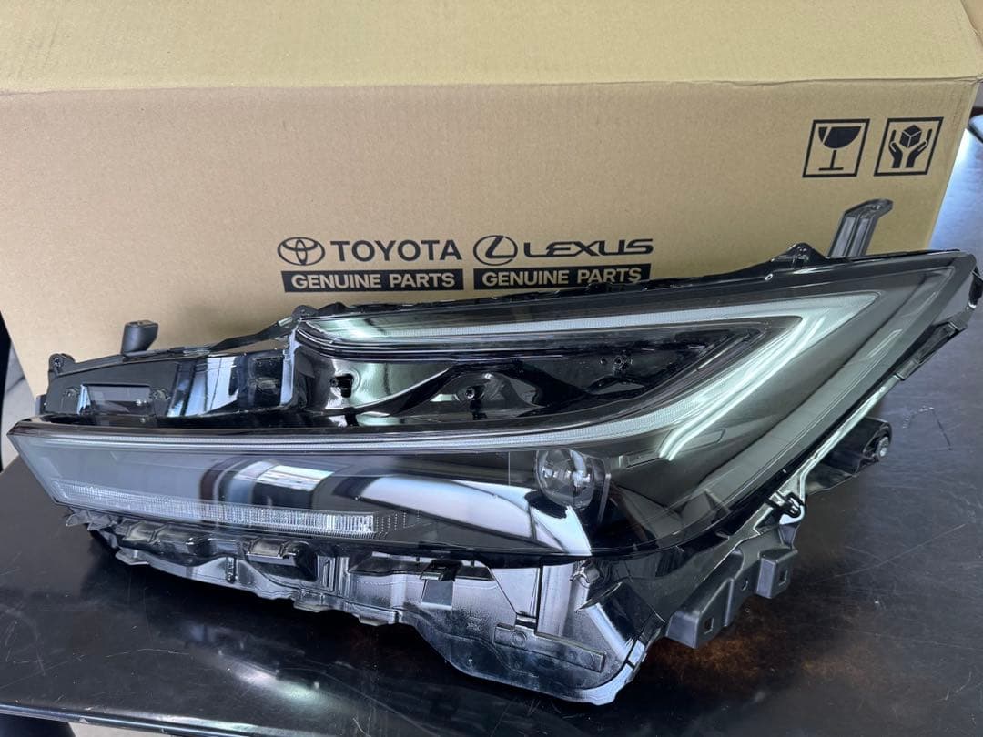 60プリウス ZVW60 ヘッドライト 左