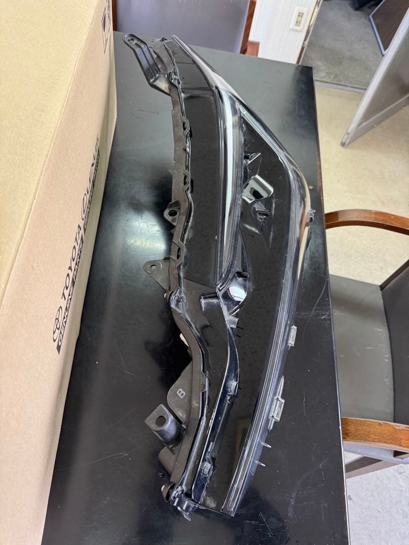 60プリウス ZVW60 ヘッドライト 左