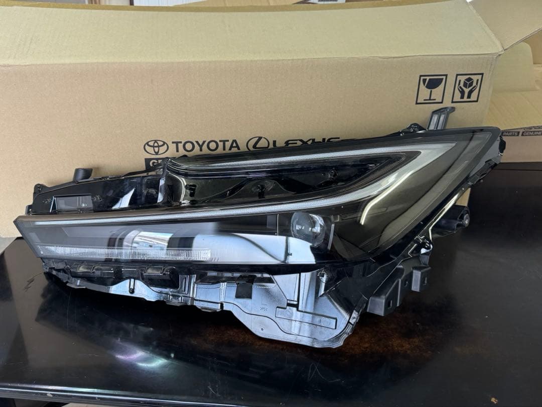 60プリウス ZVW60 ヘッドライト 左