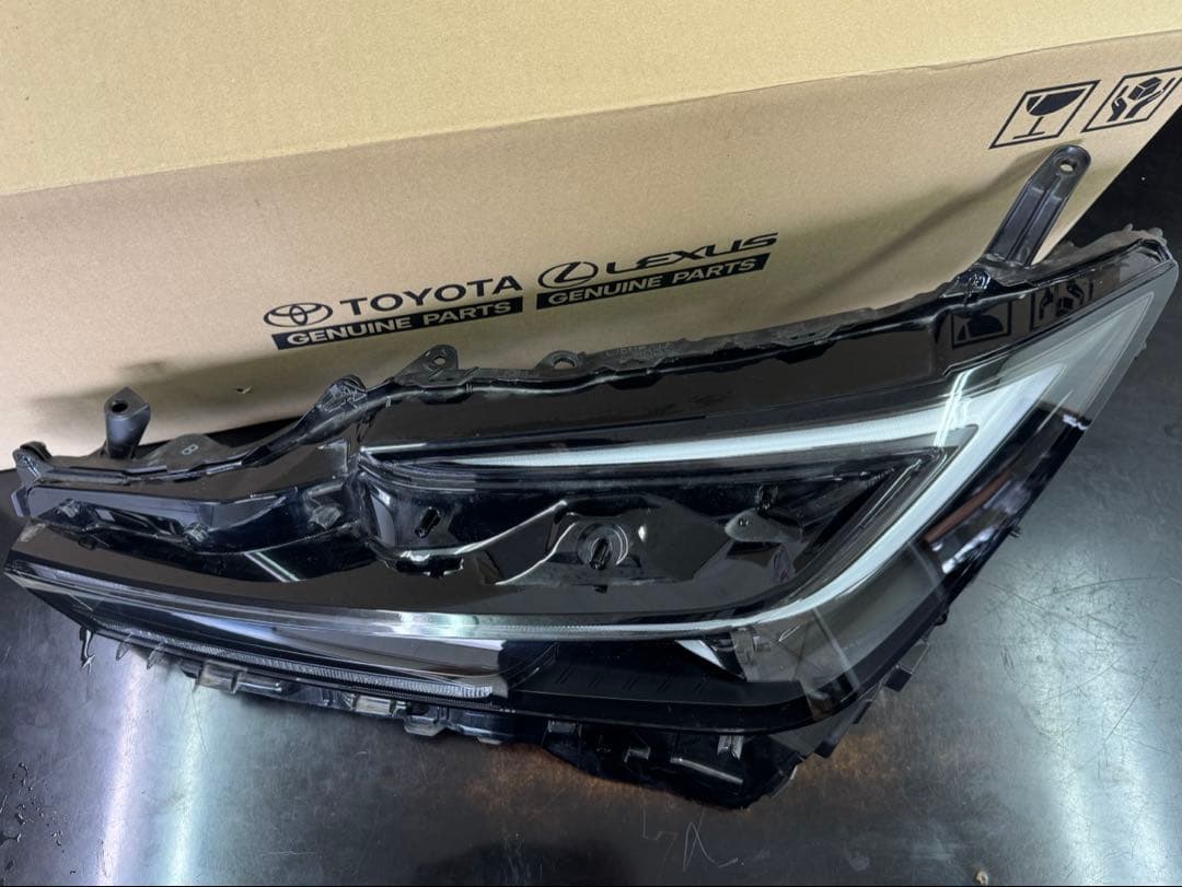 60プリウス ZVW60 ヘッドライト 左