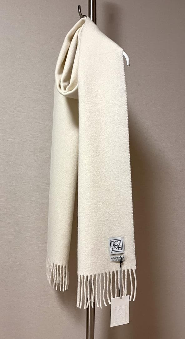 美品☆TOTEME　ロゴパッチ ロングマフラー Vgウール アイボリーホワイト