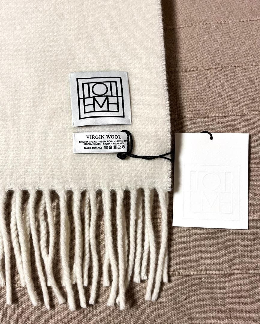 美品☆TOTEME　ロゴパッチ ロングマフラー Vgウール アイボリーホワイト