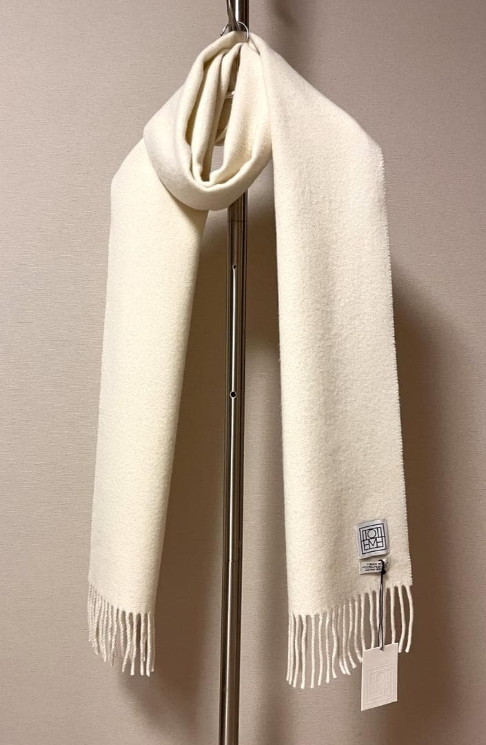 美品☆TOTEME　ロゴパッチ ロングマフラー Vgウール アイボリーホワイト