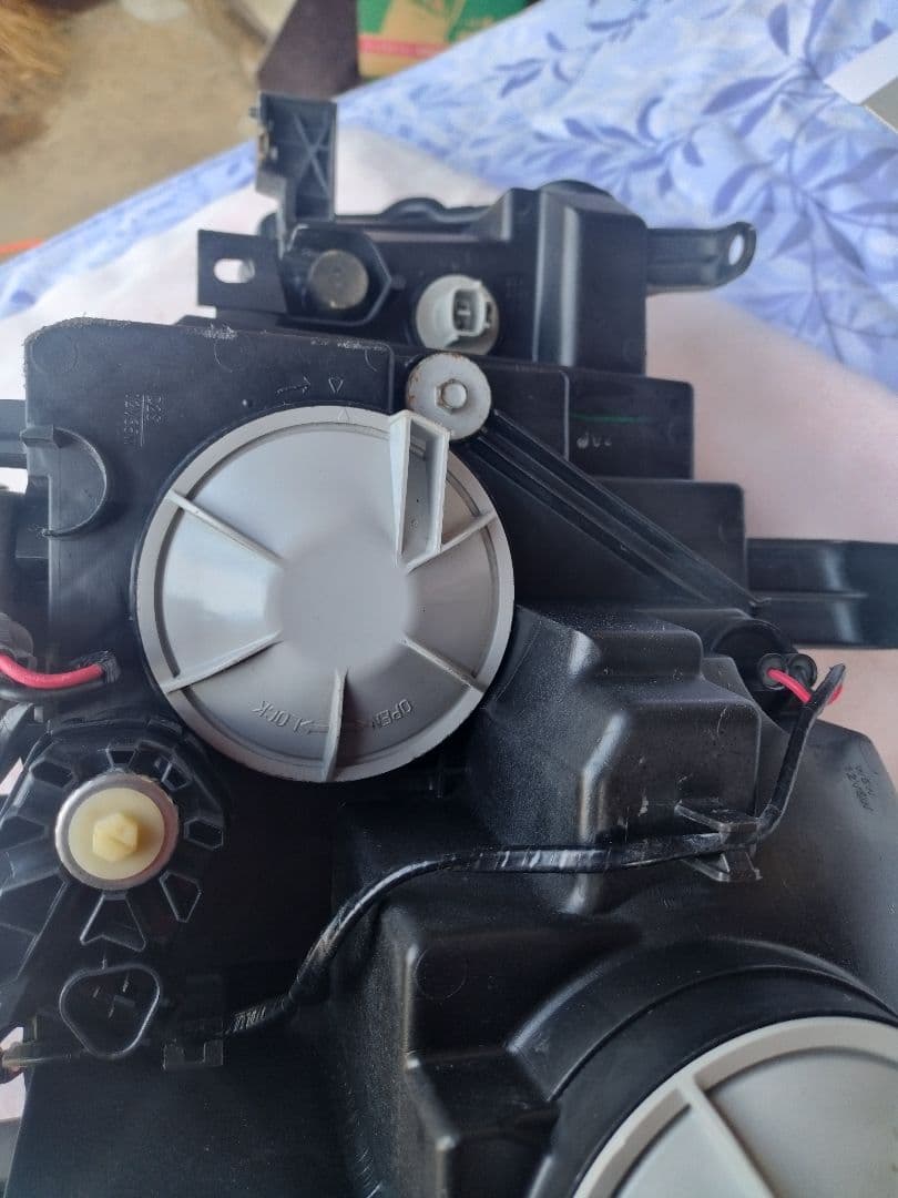 20日まで価格！CV2W デリカd5 スモークヘッドライト 純正バラスト付