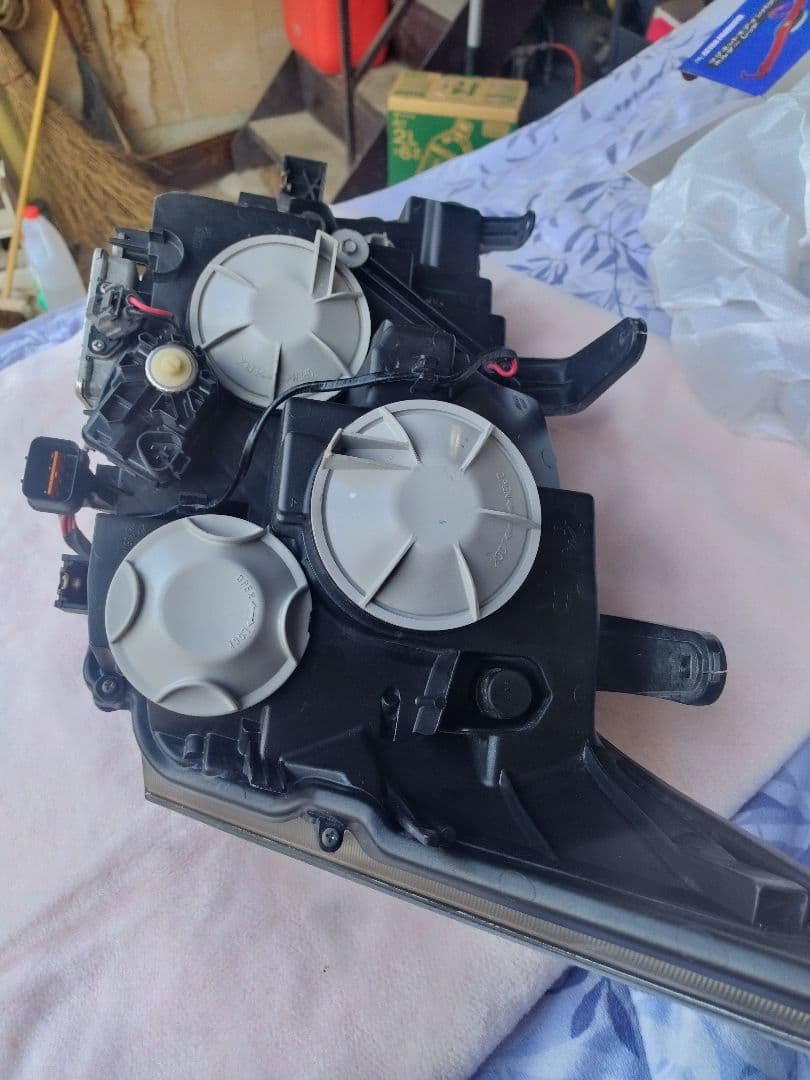 20日まで価格！CV2W デリカd5 スモークヘッドライト 純正バラスト付