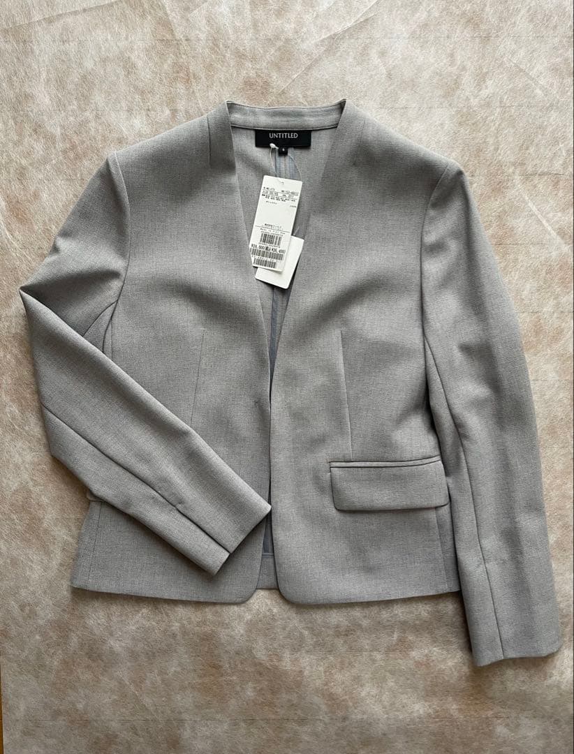 新品　アンタイトル　スカート スーツ　ライトグレー系orライトベージュ系　XS