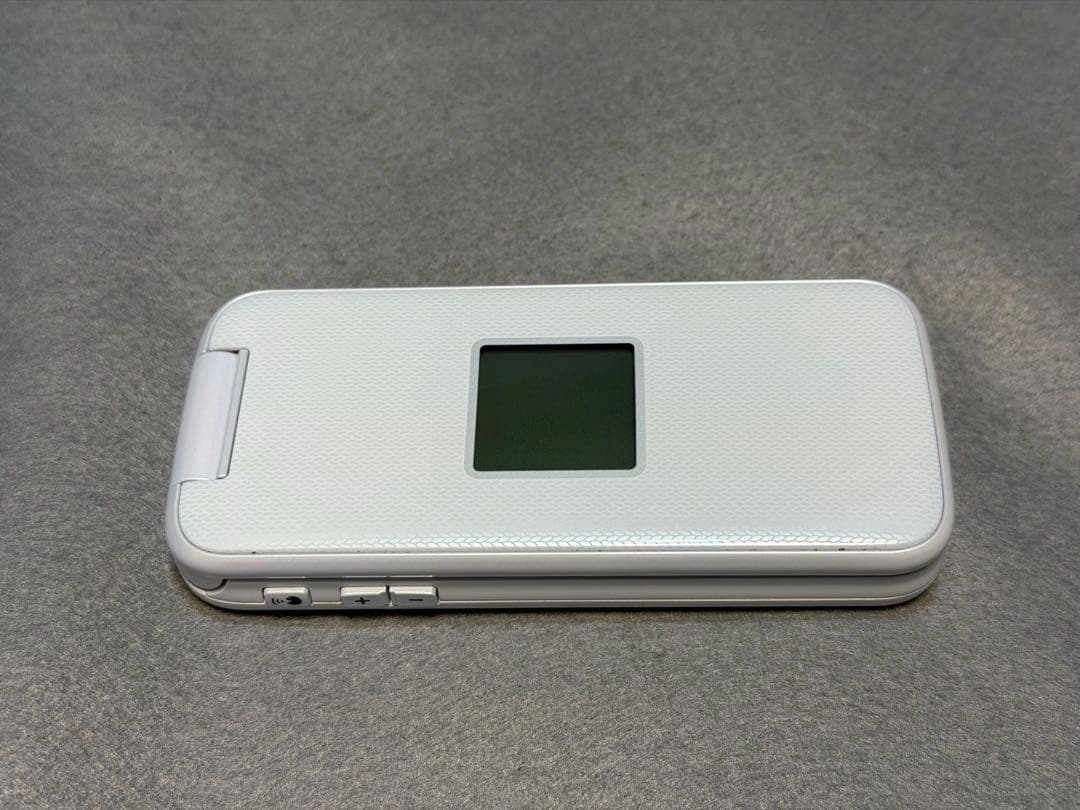 F-01M ドコモ らくらくホン 携帯 ガラケー 二つ折り 簡単 フォン 富士通