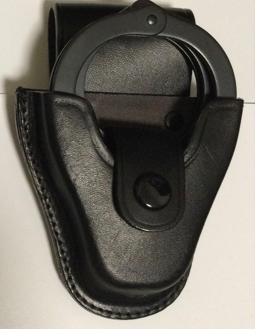 本店タイプ手錠ケース　手錠　定期入れ黒色茶色紐付き4点セット